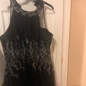 Short black prom dress with glitter. Size 22